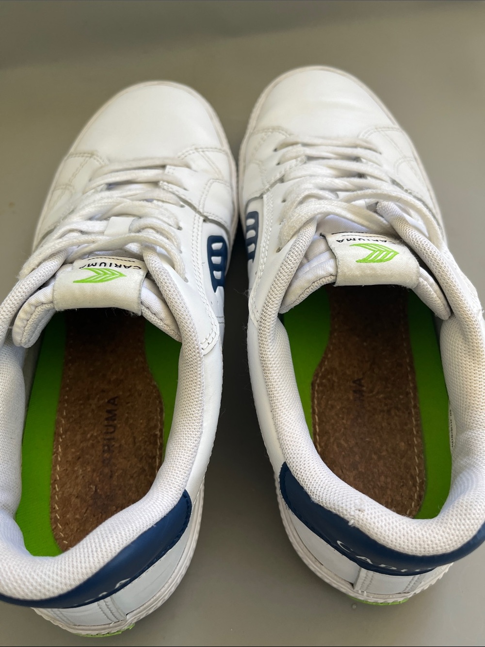 Women’s 8.5/Men’s 7 Cariuma Salvas White Sneakers with Navy Details - Picture 4 of 7